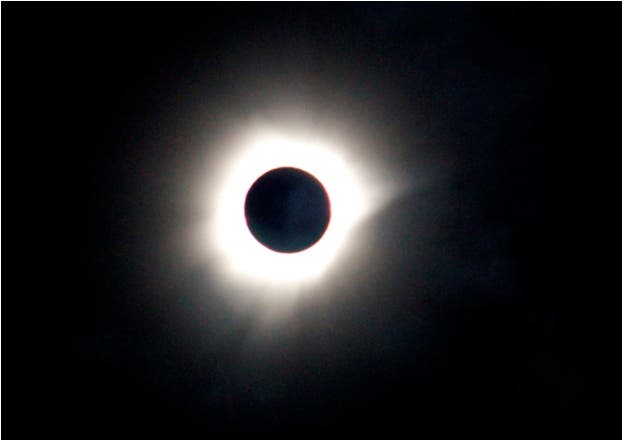 A qué hora los dominicanos podrán ver el eclipse solar  