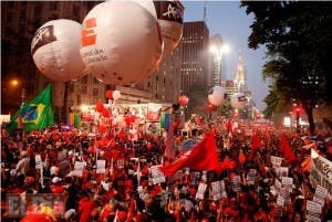 Lula encabeza multitudinaria manifestación en apoyo gobierno de Dilma Rousseff