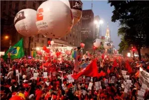 Lula encabeza multitudinaria manifestación en apoyo gobierno de Dilma Rousseff