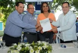 Agricultura entrega RD$10 millones para electrificar canal de riego en Pimentel