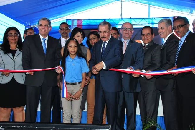 Danilo Medina inaugura cuatro escuelas en Cotuí