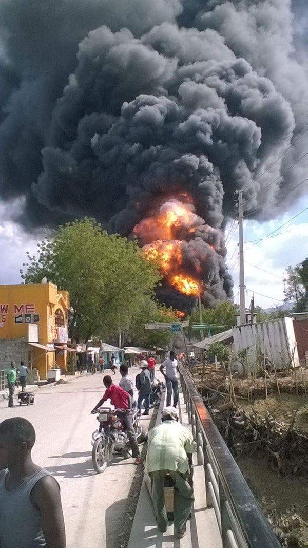 Al menos 7 muertos y 30 heridos al explotar  estación de gasolina en Haití