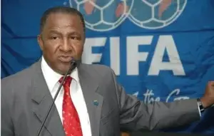 La FIFA extiende a diez años la suspensión de dominicano Osiris Guzmán