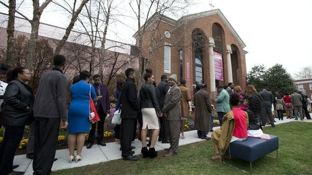 Obama y su familia asisten a misa de Pascua en Virginia