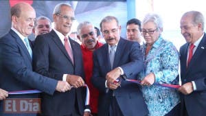 Danilo Medina entrega hospital remozado y estancia infantil en Samaná