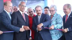 Danilo Medina entrega hospital remozado y estancia infantil en Samaná