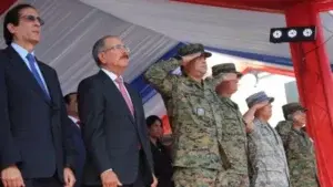 Danilo Medina encabeza desfile por conmemoración Batalla 30 de Marzo