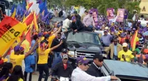 Danilo Medina encabeza marcha caravana en Elías Piña y San Juan