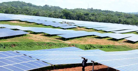 Critican el impacto paneles solares en sistema eléctrico