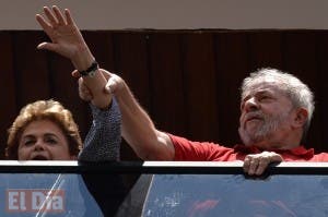 Rousseff visita a Lula un día después del interrogatorio al expresidente