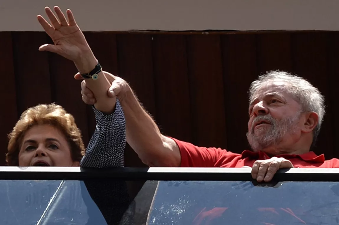 Rousseff se vale de Lula para unir fuerzas ante un eventual juicio político