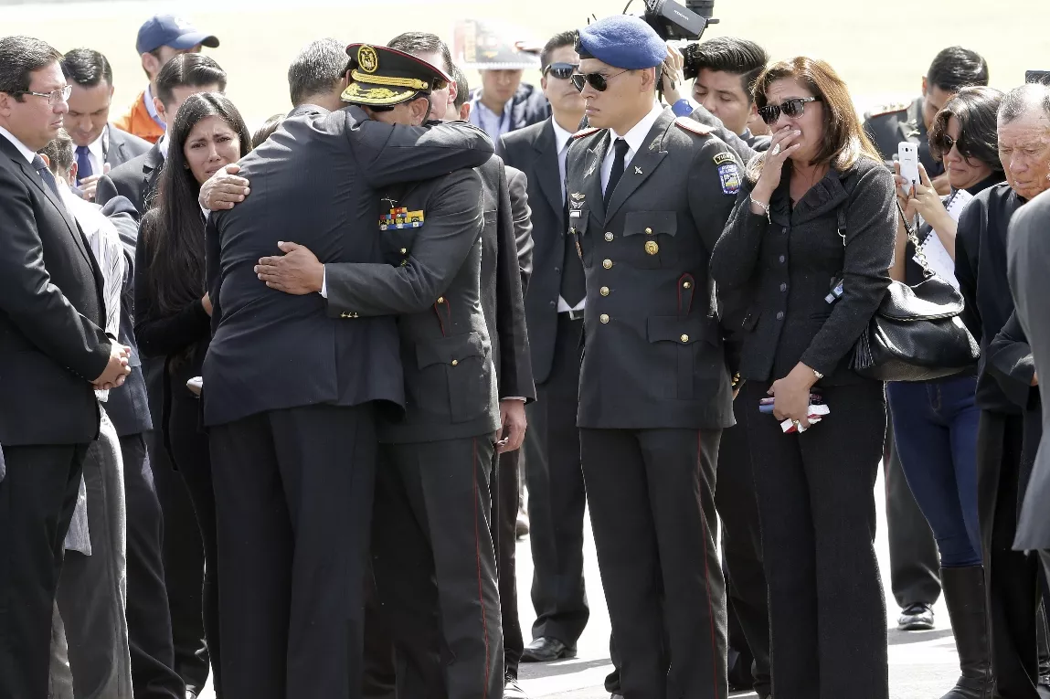 Cuerpos de militares fallecidos en accidente llegan a Quito