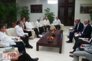 Líder de FARC califica de “histórica e impensable” reunión con Kerry en Cuba