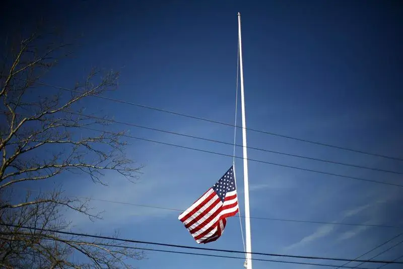 Obama ordena que las banderas ondeen a media asta en memoria de Nancy Reagan