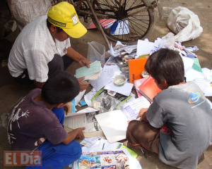 Día Mundial del Reciclador; trabajador que busca lo que otros desechan