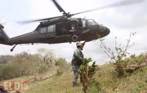 Helicóptero de la Policía colombiana cae a tierra en zona guerrillera