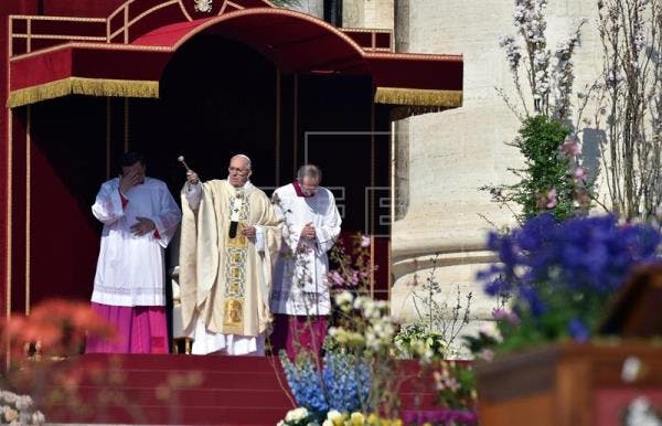 El papa Francisco lamenta la ciega y brutal violencia que no cesa de derramar sangre