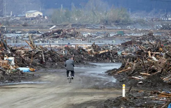 Japón busca a desaparecidos cinco años después del tsunami