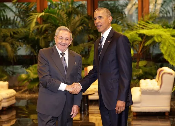 Raúl Castro recibe al presidente de EE.UU, Barack Obama en el Palacio de la Revolución