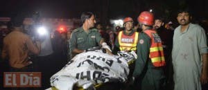 Al menos 63 muertos y 290 heridos en atentado suicida en parque en Pakistán