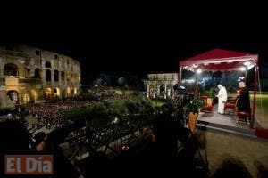 En Viacrucis, papa Francisco denuncia homicidios de cristianos