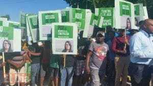 Grupos protestan ante la JCE en apoyo a Francina Hungría