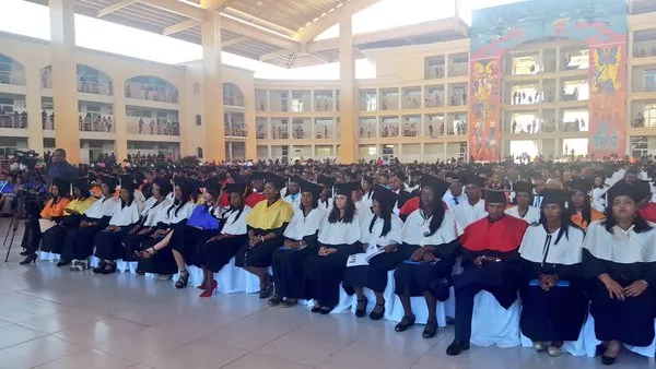 UASD gradúa 419 nuevos profesionales en su centro de Barahona