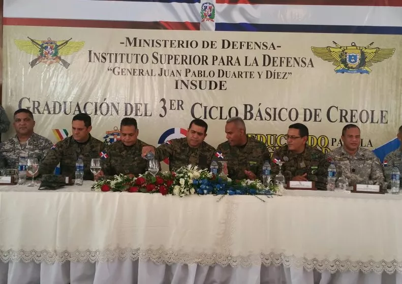 Defensa gradúa 1,013 militares en curso creole