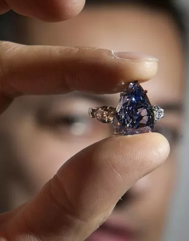 Gran diamante azul en subasta