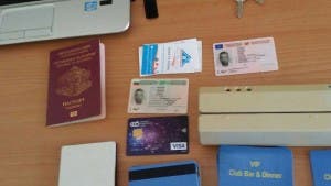 Detienen a cuatro extranjeros por clonación de tarjetas, robos y dólares falsos