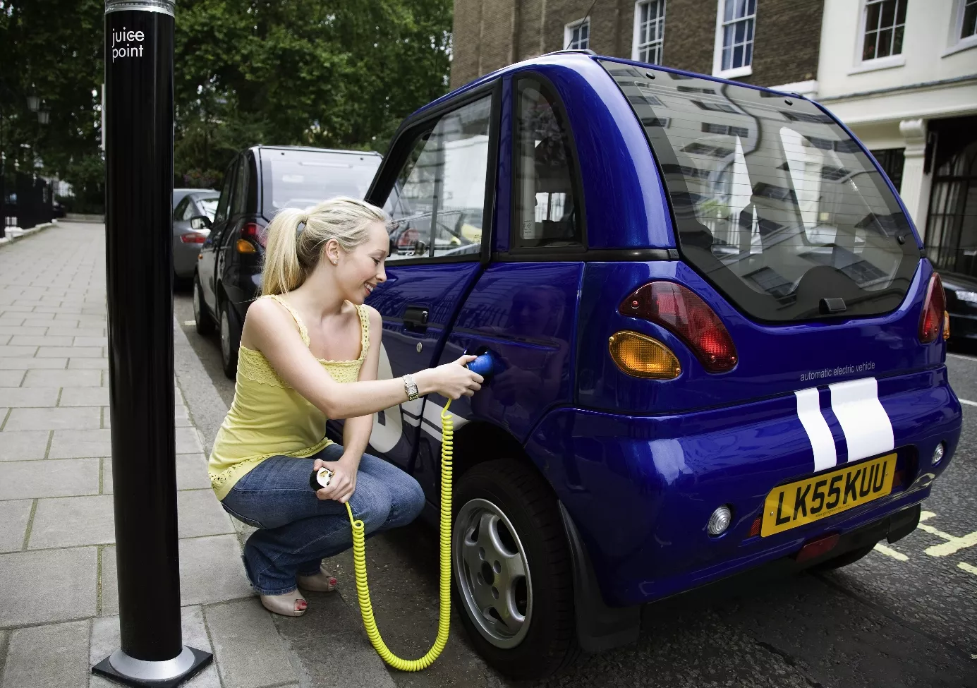 Auge de fabricantes de autos eléctricos