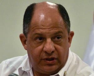 Presidente de Costa Rica Luis Guillermo Solís va de gira