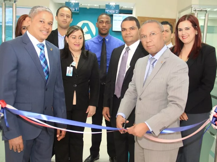 Banco Ademi inaugura oficina  en San Isidro