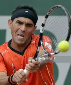 Dominicano Víctor Estrella  es eliminado en torneo Conde de Godó