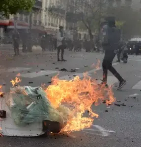 Manifestantes protestan en Francia contra la ley laboral