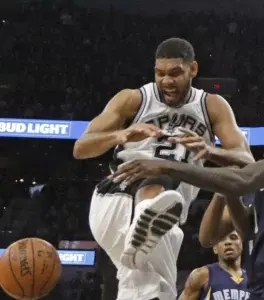 Tim Duncan debe  triunfo a sacrificio en la cancha