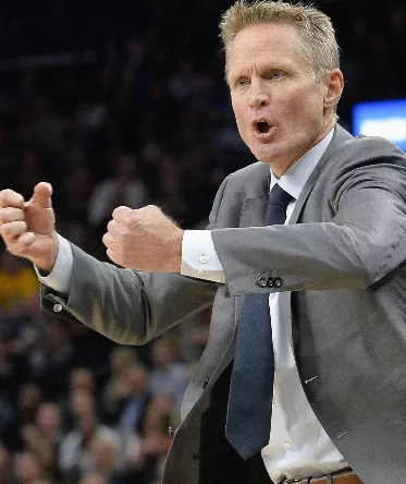 Steve Kerr es elegido entrenador del año en la NBA