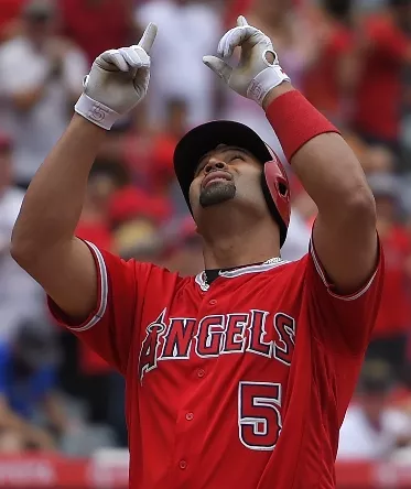 Pujols ya es undécimo en lista de todos los tiempos de jonrones con 574