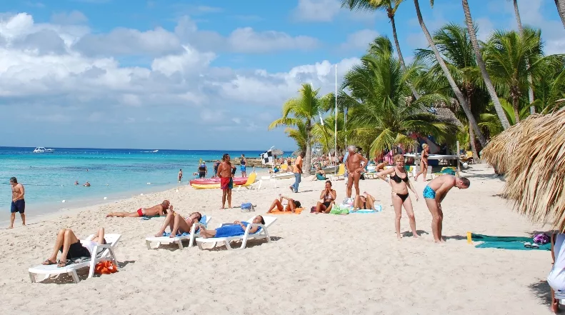 Llegada de turistas a República Dominicana aumenta 105,027 visitas