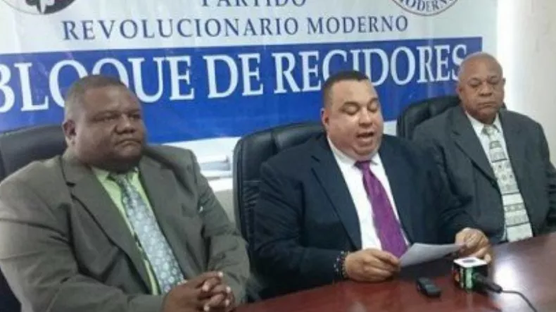 Regidores del PRM se van con Roberto Salcedo