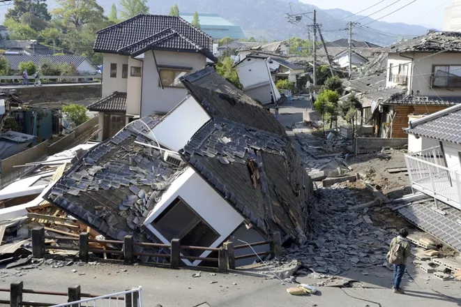 Japón: 32 muertos en sismos, equipos apuran rescates