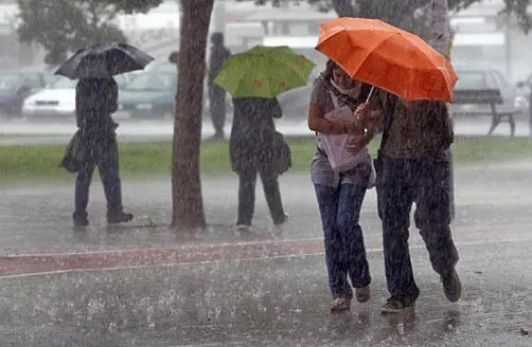 Lluvias siguen; se mantienen alertas para 16 provincias este lunes