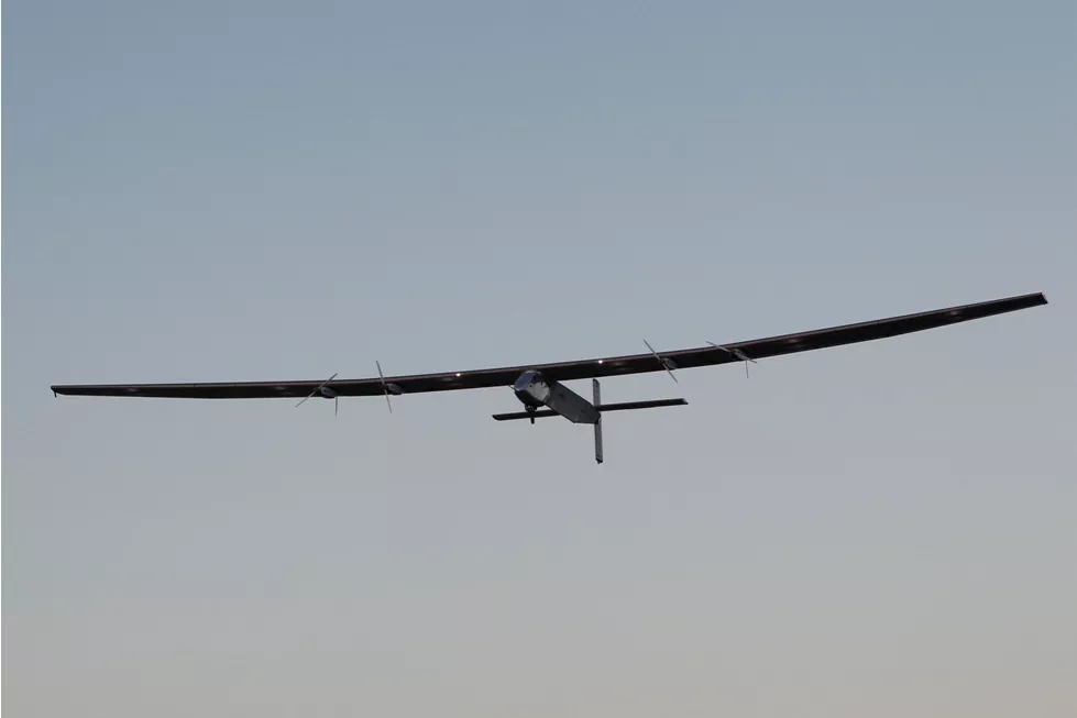 Avión Solar Impulse 2 reanuda vuelta al mundo sin usar combustible