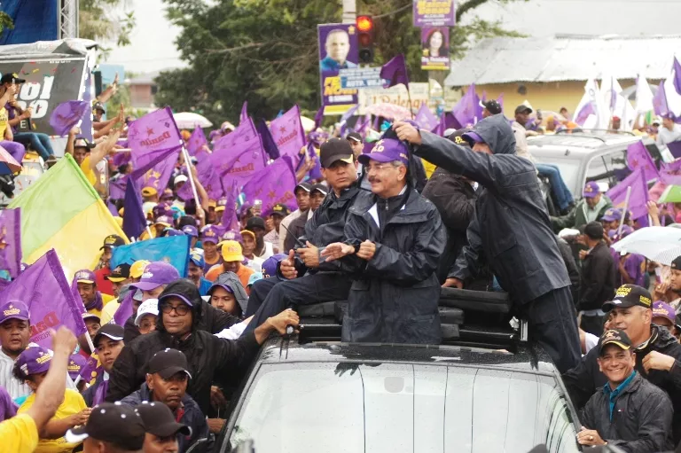 Danilo Medina encabeza marcha caravana en Monseñor Nouel