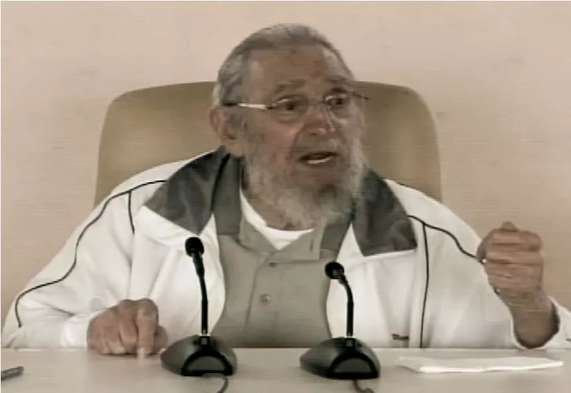 Fidel Castro reaparece en acto público después de nueve meses