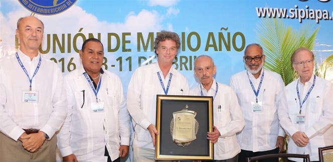 SIP y Sociedad Dominicana de Diarios reconocen labor periodística de Rafael Molina Morillo