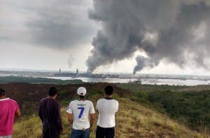 Explosión en planta petroquímica en México deja 30 heridos