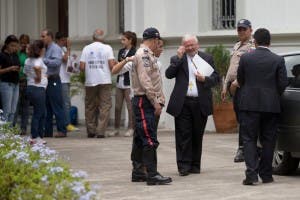 Opositores venezolanos toman Nunciatura para pedir mediación del papa