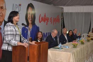 Minou presenta candidaturas congresuales y municipales de Santiago