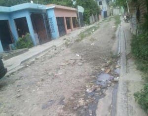 Calles del sector Los Arqueanos en Villa Mella están sumidas en el abandono